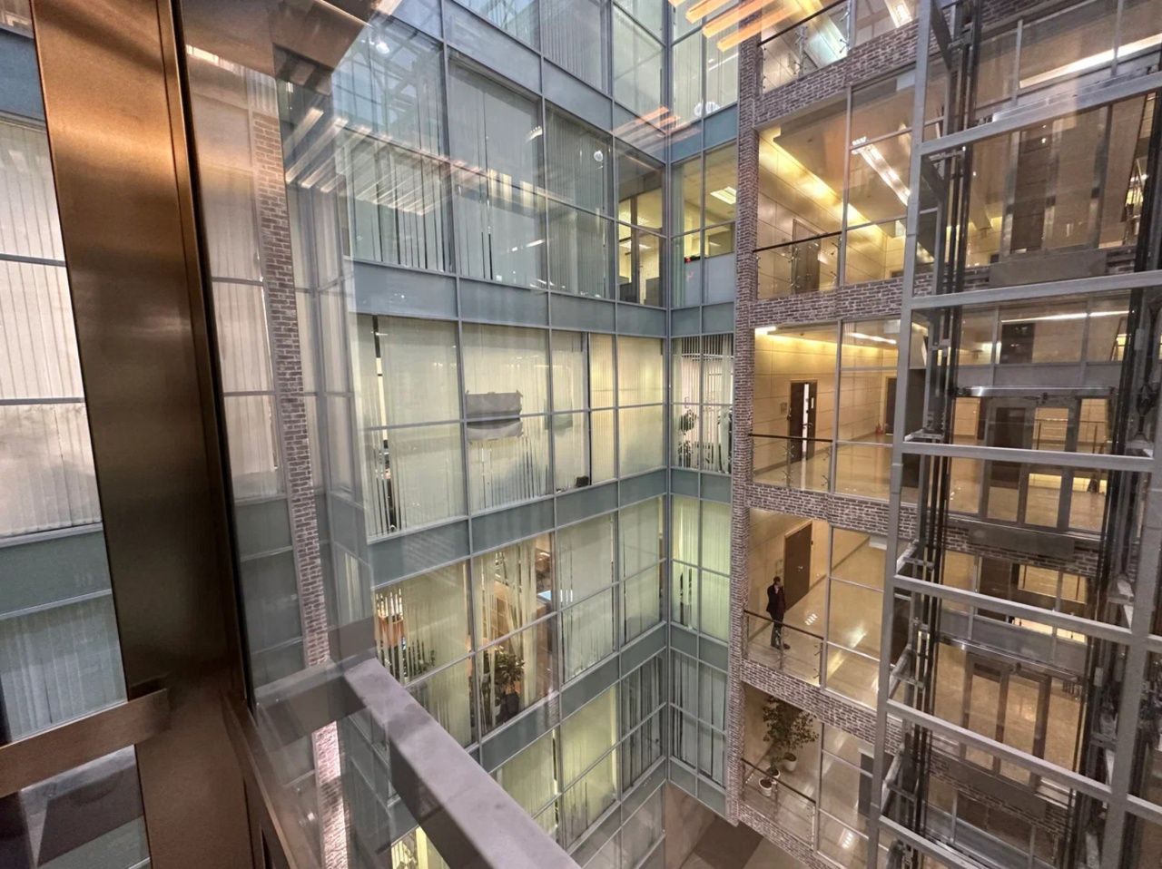 фасад дома, здание по адресу г Москва, ул Бутырский Вал, д 68/70 стр 1 